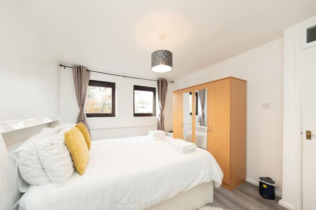 Serviced With Fast Speed Broadband & Free Parking London